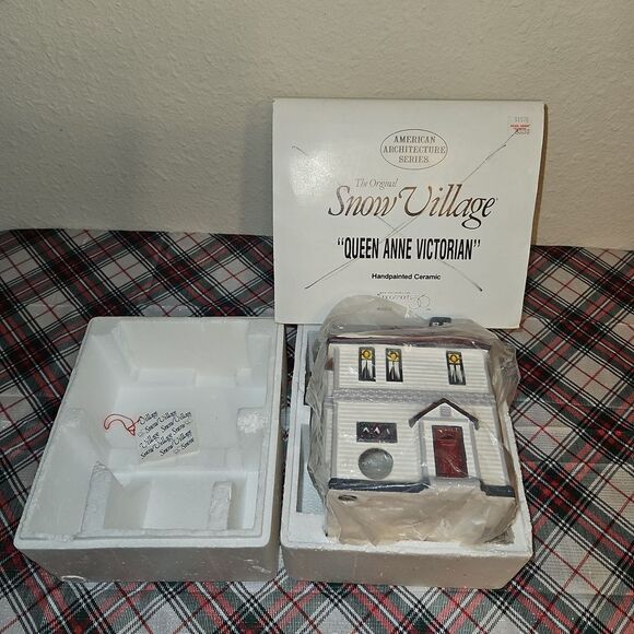 Department 56 "Queen Anne Victorian" Handpainted Ceramic Holiday Village Decor - Picture 10 of 10